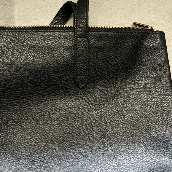 Cuyana Classic  Leather Zippered Tote - Picture 6 of 6